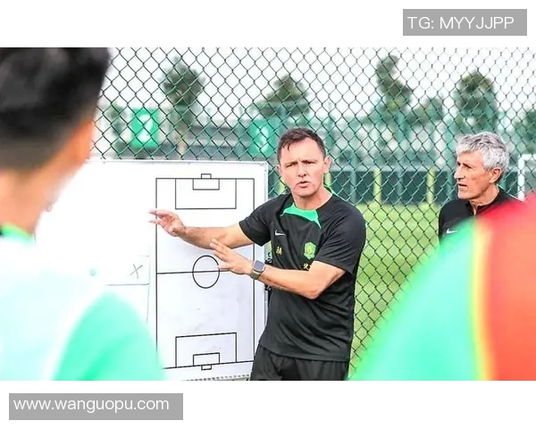 足球球星训练现场炸裂肌肉全场震惊力量与美感完美融合