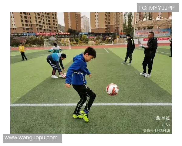 追寻绿茵梦想足球星歌谱写激情与荣耀的青春赞歌